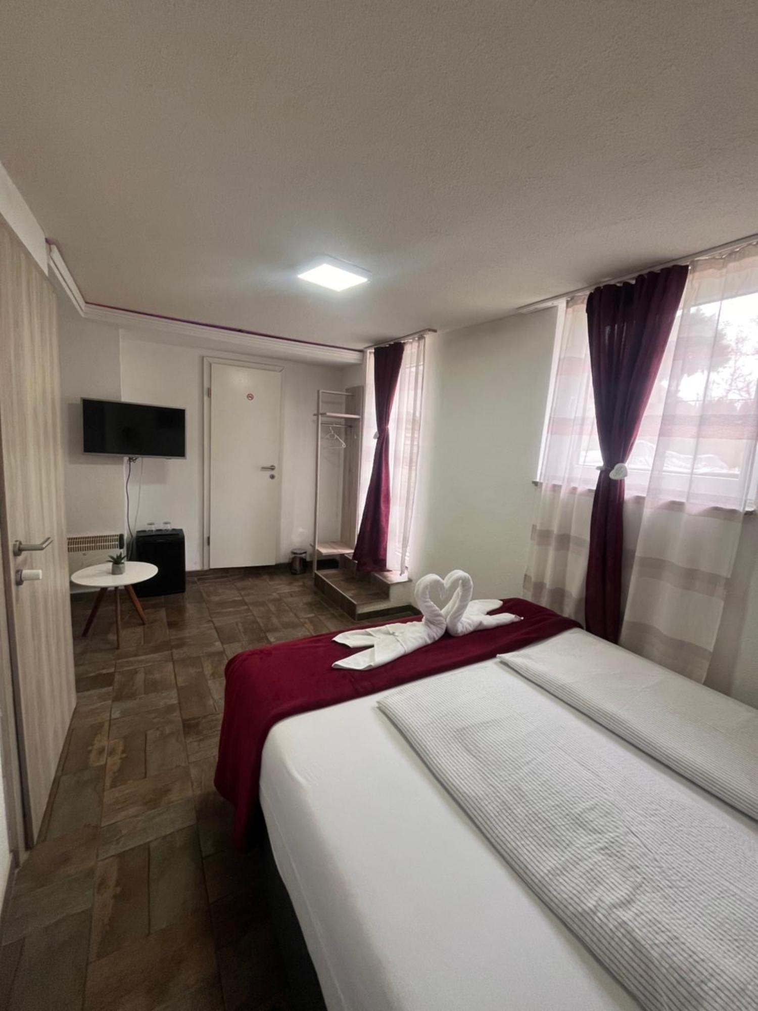 Panda Rooms Maribor Exterior foto